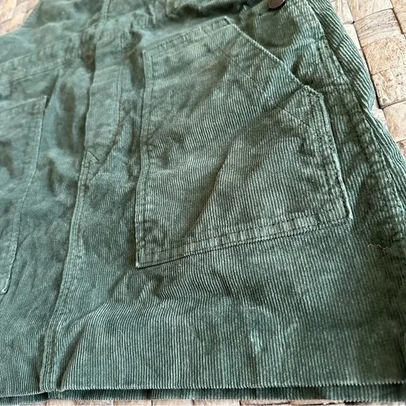 American Eagle corduroy green jumper - Picture 2 of 7